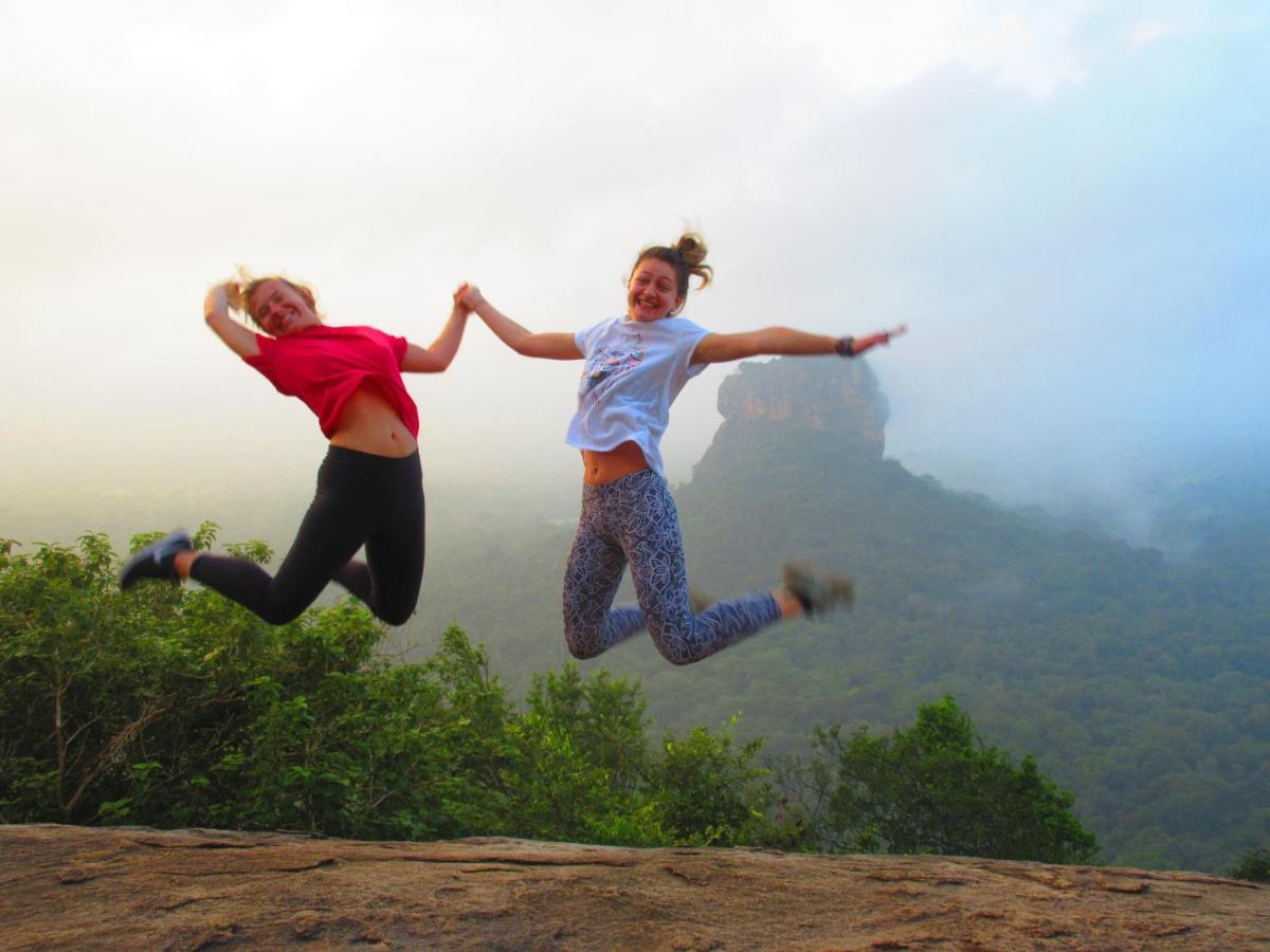 Tree House Hostel Sigiriya Exterior photo